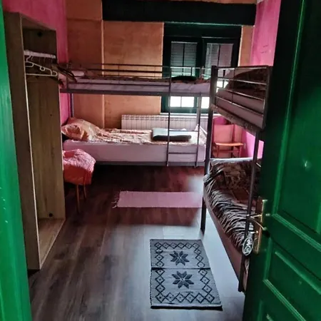 Alberguecasaflor Hostel *